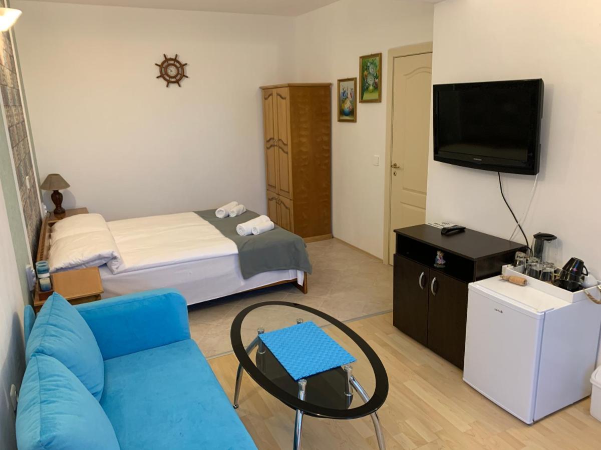 Sunray Guest House, Private Rooms & Apartment With Lovely Sea View فارنا المظهر الخارجي الصورة