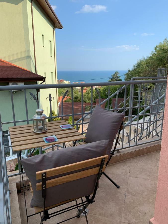Sunray Guest House, Private Rooms & Apartment With Lovely Sea View فارنا المظهر الخارجي الصورة