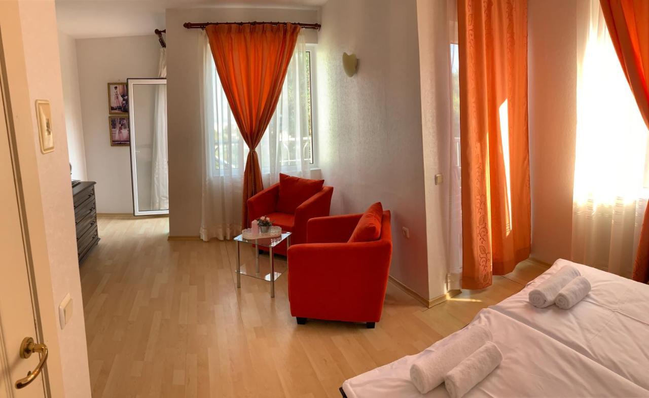 Sunray Guest House, Private Rooms & Apartment With Lovely Sea View فارنا المظهر الخارجي الصورة